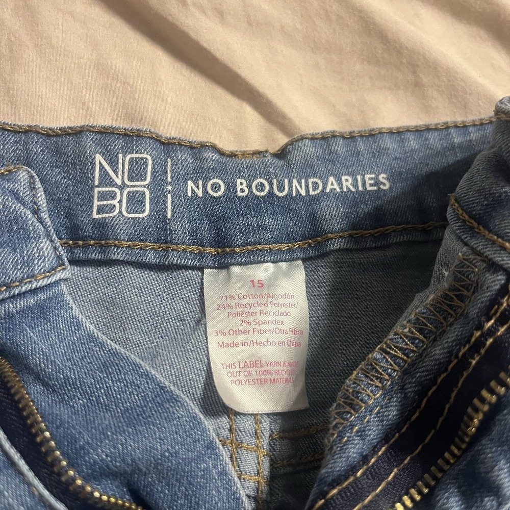 No Boundaries Womens Cuffed Jean Shorts Size 15 Blue Hi Rise Stretch - Picture 2 of 4